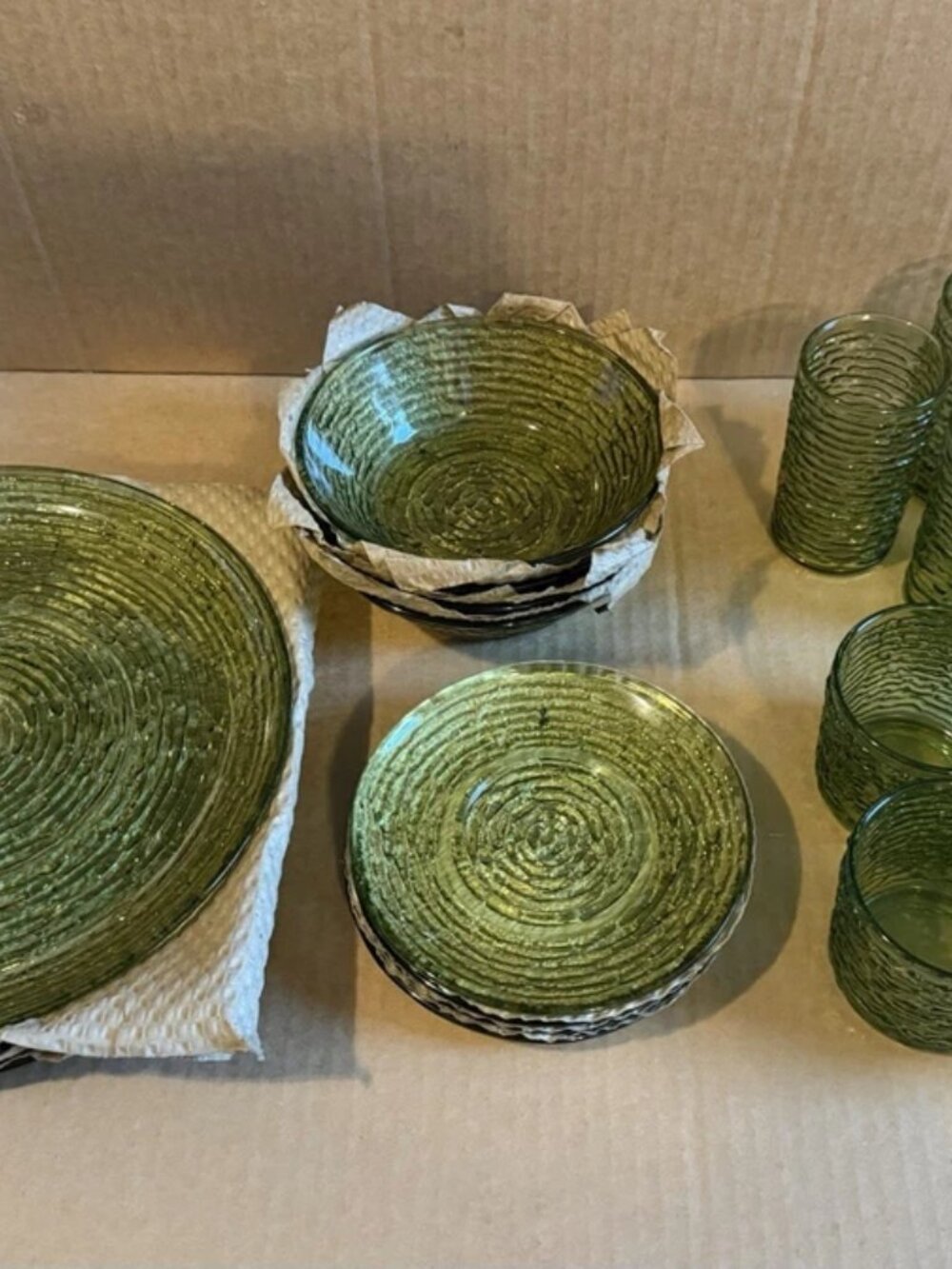 VTG Anchor Hocking Soreno 20pc Luncheon Set - Avocado Green - Picture 5 of 16